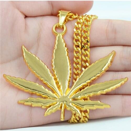 Cross Border European And American Personalized Rock Maple Leaf Pendant Nightclub Fashion Mens Maple Leaf Classic Necklace Acce