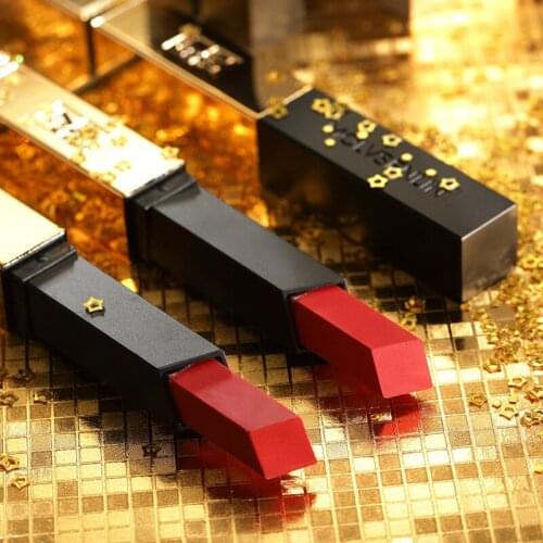 Small gold bar lipstick students lasting moisture waterproof color makeup is not easy to decolorize