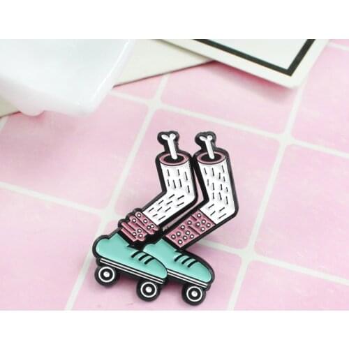 Cool Roller Enamel Brooch White Socks Green Roller Skates Pink Belt Wheel Skates Enamel Logo Decorative Gift 2019 New Products