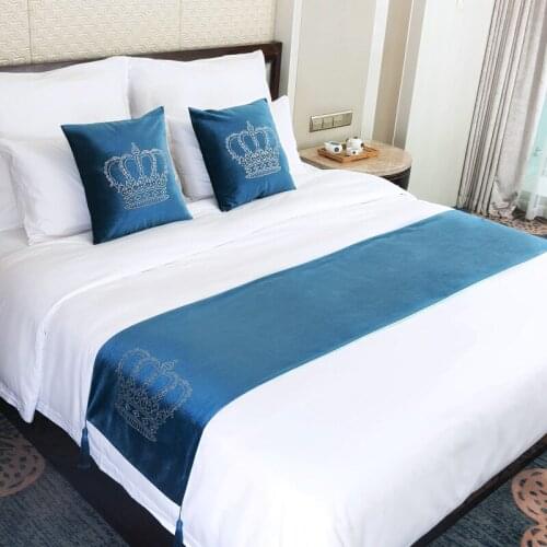Luxury European Velvet Bed Towel Home Hotel Decor Multi-function Table Decor Crown Bed Runner Hot Drilling Bed Flag with Tassel