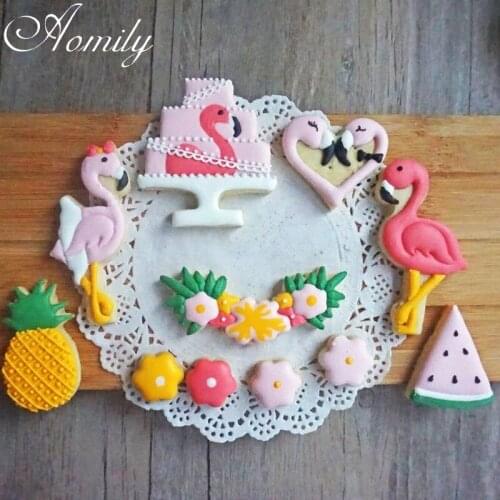 Aomily 8Pcs/Set Flamingos Flowers Cookie Mold DIY Plastic Biscuit Chocolate Mould Fondant Cake Decorating Tool Kitchen Bakeware