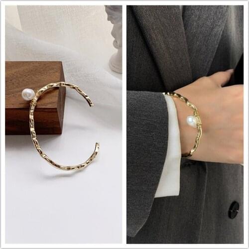 Romantic Elegant Pearl Inlaid Irregular Round Metal Hoop Bracelet Bangle Korean Wrist Jewelry Bracelets for Women Men Girls Gift