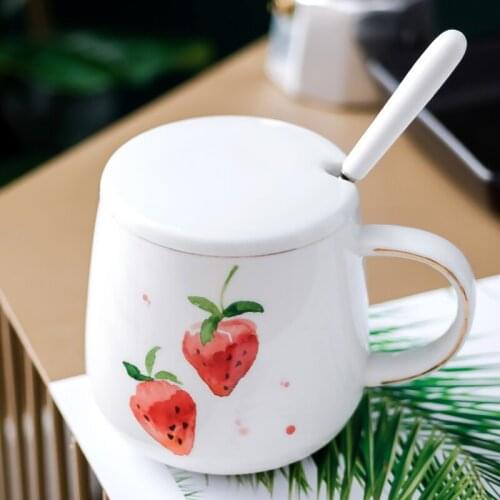 Ceramic Cute Mug with Spoon Lid Strawberry Simple Friut Mugs White Nordic Creative Office Milk Mug Tazas Para Cafe Handmade