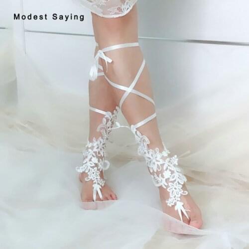 Unique Ivory One Pair Lace Beach Wedding Barefoot Sandals 2018 Beach Wear Wedding Shoes Footwear Anklets Wedding Accessories