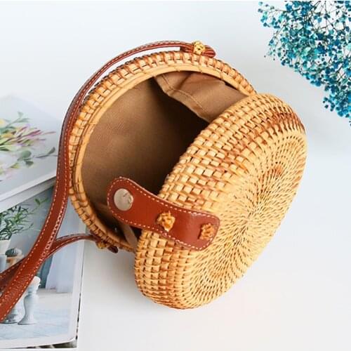 Fashion CrossBody Bag Rattan Bag Hard Woven Retro Womens One-shoulder Small Round Bag Beach Classic Summer Shoulder Bag