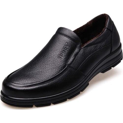 Mens casual shoes 2021 new middle-aged and old leather autumn and winter plus velvet warm soft leather soft bottom round head