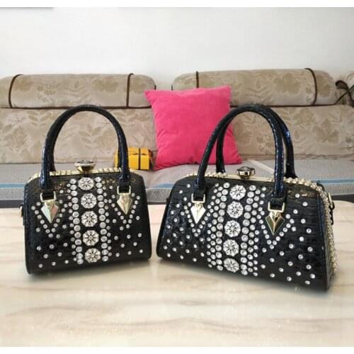 2021 New Diamond Crocodile Grain Leather Woman Package Rhinestone Crossbody Bags For Lock Catch Bring Drill Box Type Shoulder