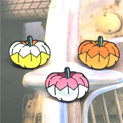 Fashionable color small pumpkin enamel brooch cute cartoon fun plant jewelry badge denim clothing pendant jewelry Halloween gift