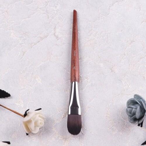 Professional Wood Handle Straight Synthetic Fiber Medium Flat Pointed Tip Concealer Brush Small Foundation Brush Makeup Tool