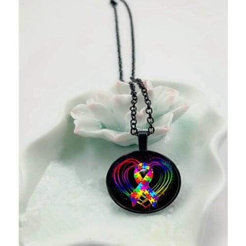 2019 New Fashion Charm Autism Awareness Heart Glass Pendant Necklace High Quality Necklace