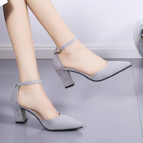 The new summer fashion trend of 2021 is casual joker hollow fashion with pointed toes and chunky heels