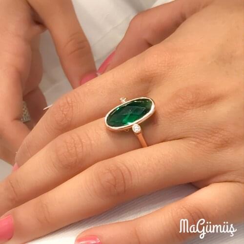 Emerald green Zircon Elegant Silver Ring