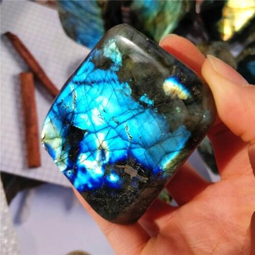 Small Size Natural Polished Labradorite Palm Stone Self-Luminous Moonstone Feldspar Desk Furnishing Decoration Gifts