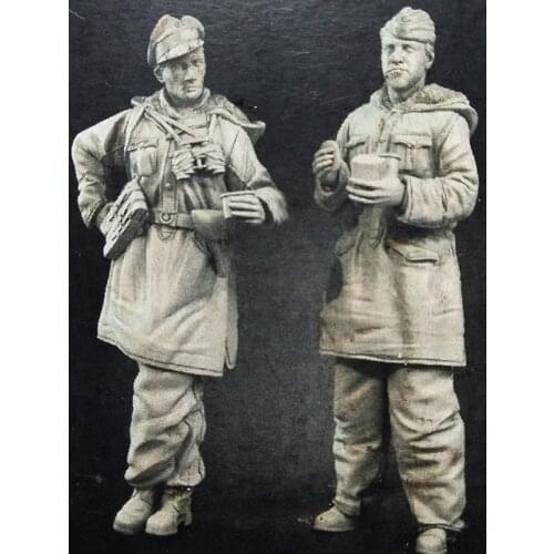 New Unassembled 1/35 ancient officer at rest include 2 in winter Resin Figure Unpainted Model Kit