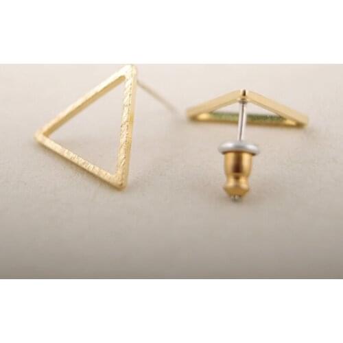 Oly2u 2019 New Fashion Tiny Geometric Line Triangle Earrings for Women Simple Cute Party Stud Earring ED008