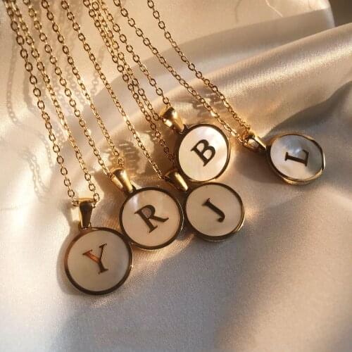 Simple Fashion Women Stainless Steel 26 English Letter A-Z Initial Necklace Round Natural Shell Pendant Jewelry New Arrival