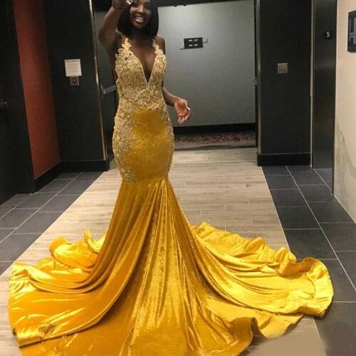 Amazing Mermaid Beaded Prom Dresses Halter Deep V Neck Appliqued Black Girl Evening Gowns Vestidos De Fiesta Sweep Train Velvet