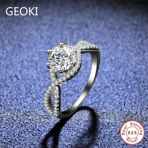 Geoki 925 Sterling Silver Round Perfect Cut 1 Ct D Color VVS1 Moissanite Princess Waist Ring Passed Diamond Test Stone Rings