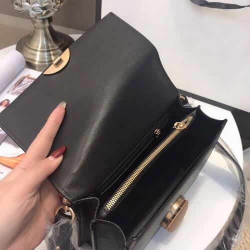Classic Women Pu Leather Flap Bag Rivets Wide Belt Shoulder Bag Designer Office Ladies Metal Hasp Crossbody Messenger Bag Black