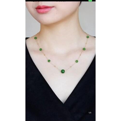 Natural, Russian, jasper, gypsophila necklace.Simple, temperament style. Jasper, bright color, emerald green, spinach green