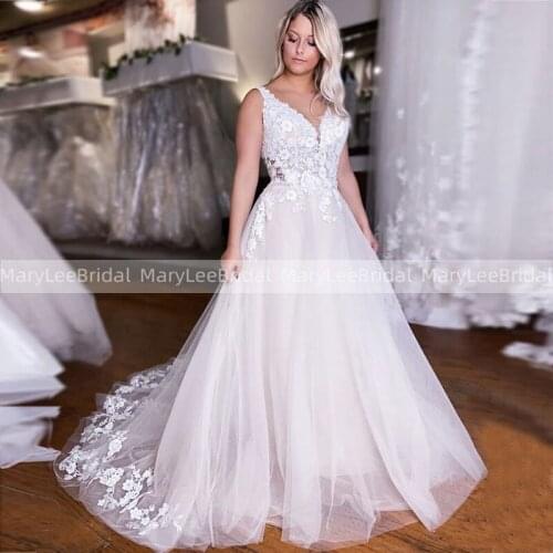 Romantic Backless White Wedding Dresses With Floral Appliques Flowing Tulle Boho Bridal Gowns A-Line Sexy V Neck Bride Dress