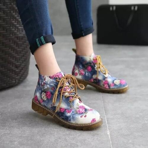 2021Martin boots woman shoes Western cowboy style Europe and America handsome retro small floral flat with boots high help