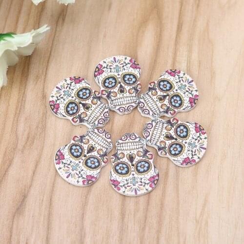 50 Pcs Painted Skull Shaped Wooden Sewing Buttons Bulk Assorted Retro Skull Pattern with Holes Wood Button for Sewing T84F