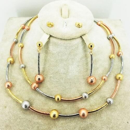 The new wholesale fashion jewellery set is brighter dubai gold jewellery for womens anniversary parties and birthday trips