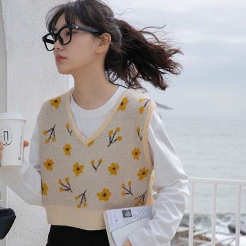 Vintage Sweater Vest Women 2021 Korean Style Cute Floral Print V Neck Sleeveless Pullover Knitted Tank Tops Short Waistcoat T666