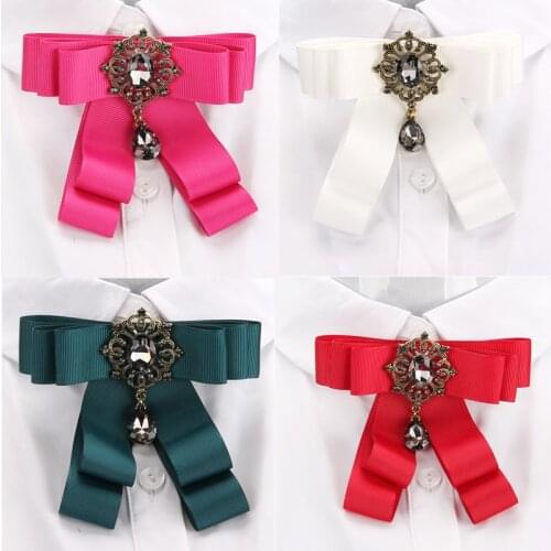 Vintage Fabric Ribbon Bowknot Crystal Rhinestones Brooches For Women Collar Neck Tie Pin Party Badge Wedding Jewelry Accessories