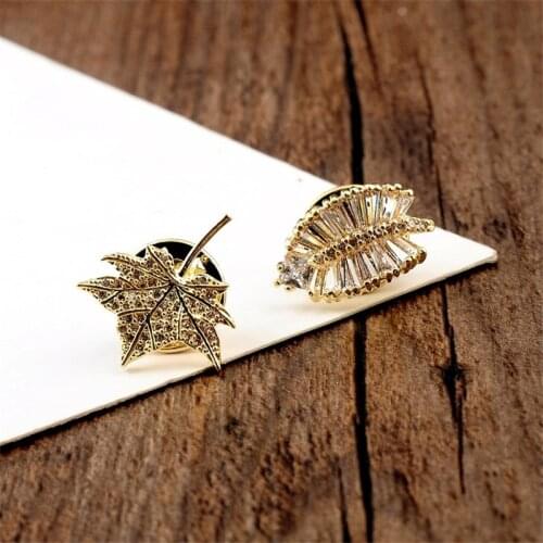 1 pcs Elegant Micro Inlay Crystal Leaf Brooches Women Men Cute Maple Leaf Collar Suit Cloth Accessories Alloy Brooch Pin Jewelry