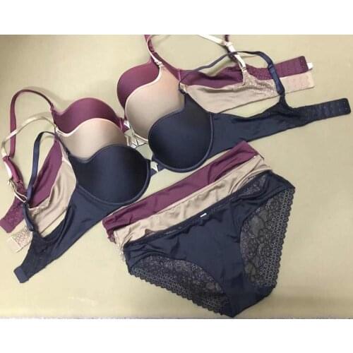 Ladies New Glossy Bra and Panty Set V letter metal logo Comfortable gathering, cup push up The latest fashion sexy