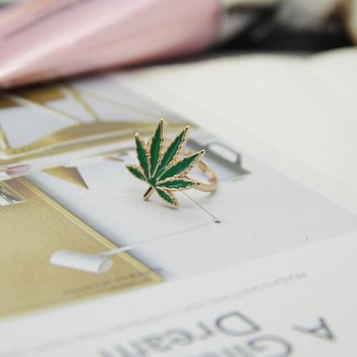 2021 Trendy Enamel Maple Leaf Finger Ring For Women Creative Plants Metal Ring Fashion Birthday Party Jewelry Gifts Wholesale