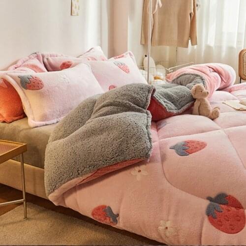 TROISCONSEILS Blankets