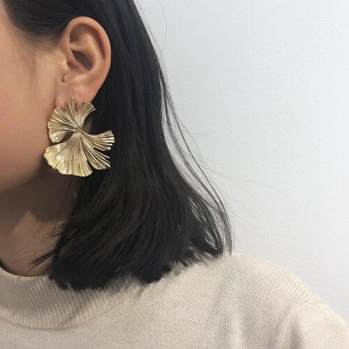 Simple Earrings Woman Geometric Irregular Texture Leaf Temperament Piercing Ginkgo Leaf Statement Fashion Pendant Earrings Arete