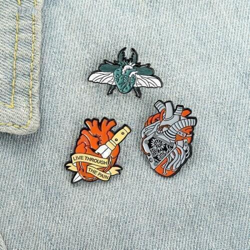 Live Through The Pain Enamel Pins Custom Organ Heart Moth Dagger Brooch Lapel Badge Bag Punk Jewelry Gift for Friends Wholesale