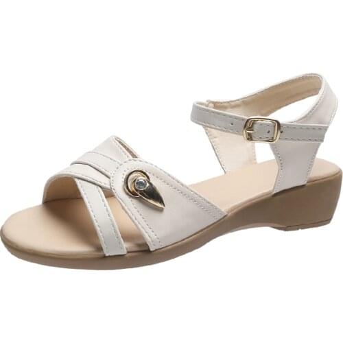 2021 summer Mother shoes flat sandals women aged leather Soft bottom mixed colors fashion sandals outdoor comfortable old shoes