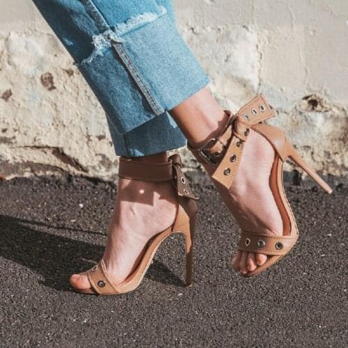 2021 New Fashion Roman High-Heeled Sandals Women Summer Stiletto Rivets Shoes Women One-Word Buckle Sandalias de las mujeres