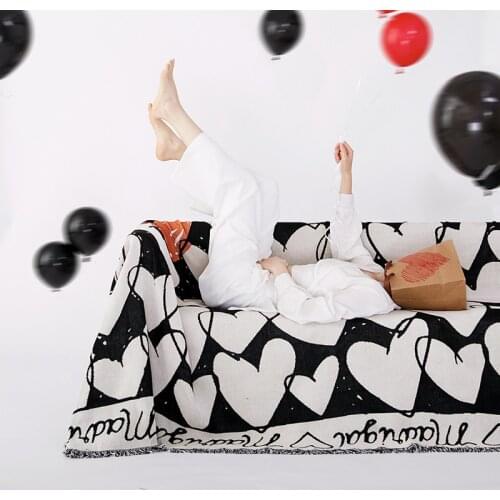 New heart-shaped sofa blanket throw Nordic black and white sofa towel dustproof cover camping picnic blanket love tapestry