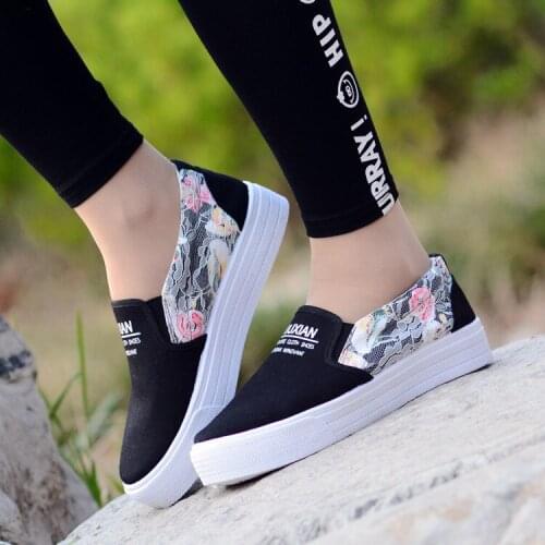 Womens Flat Shoes Canvas Shoes Girls Tennis Shoes Slip on Kids Footwear Toddler White Black Embroidered Platform Shoes