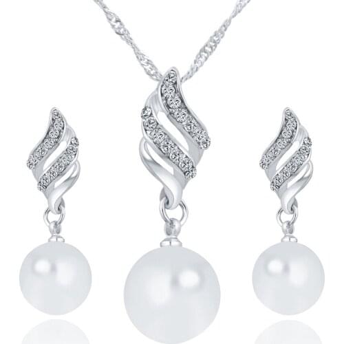 Classic Imitation Pearl Necklace Gold jewelry set for women Clear Earrings Crystal Elegant Party Wedding Gift Fashion Costume