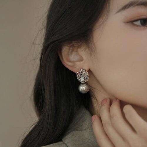 Hollow rhinestone gray pearl earrings 2021 new trendy temperament net red French personality fashion sense woman