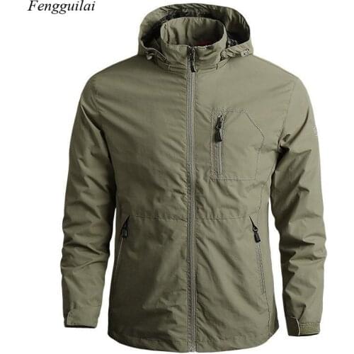 Autumn and Spring New Mens Streetwear Solid Color Windbreaker Jacket Mens Hooded Hip-Hop Windproof Jacket