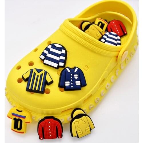 Hole Slippers Shoe Buckle Anime Cute Chars Croc Clothes Hat Decoration Designer Accesoire Garden Shoe Decoration Fit Kid Gift