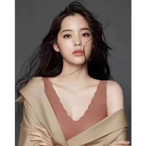 The new product Nana has the same high-value, high-quality, rimless, comfortable and breathable deep V small wave bra