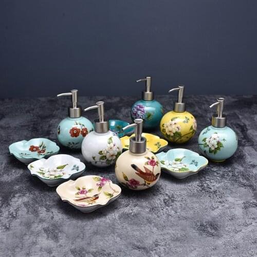 American Painted Ceramic Toilet Lotion Bottle Toiletries Two-piece SetHotel Bathroom Press Bottle Soap Dish Set Wedding Supplies