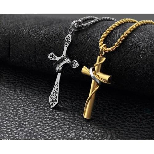 Fashion new titanium steel pendant jewelry with texture in the middle with engraved English circle necklace jewelry hot sale