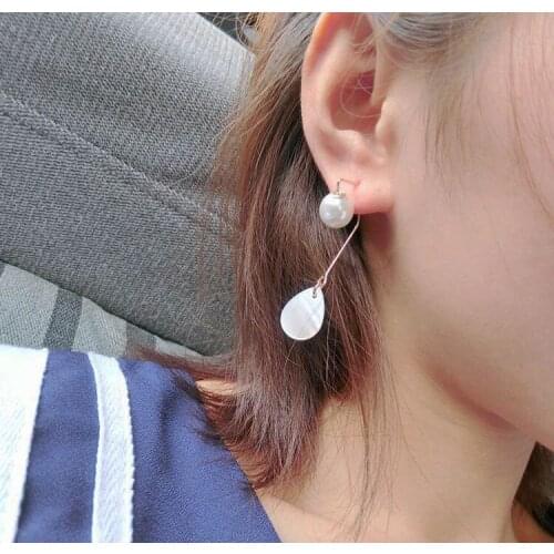 Fashion Europe And The United States Minimalist Retro Linear Water Droplets Pearl White Shell Shell Earrings Ear Line