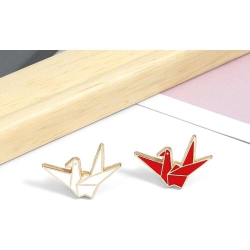 Thousand Paper Crane Brooch Female Cute Anime Badge Cartoon brooch pin novelty gift badge enamel collar pin collar accessories