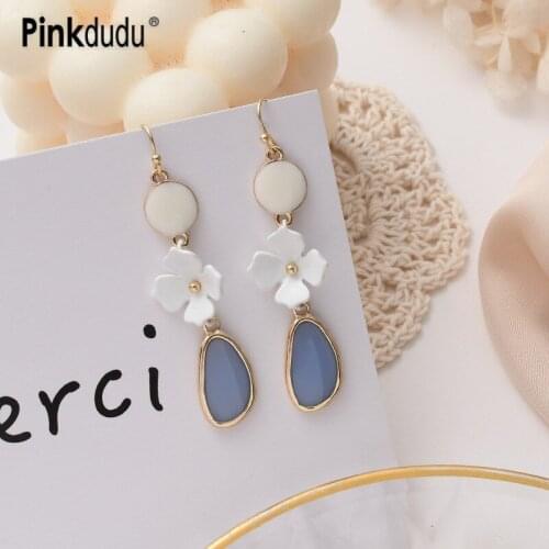 Pinkdudu Korean Elegant Long Acrylic Blue Water Drop Earrings Fresh Sweet White Flower Pendant Earrings for Women Jewelry PD289